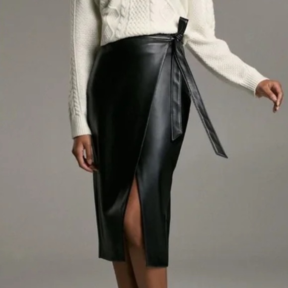 Aritzia Dresses & Skirts - Aritzia TNA BABATON black Pelli leather Skirt size 2